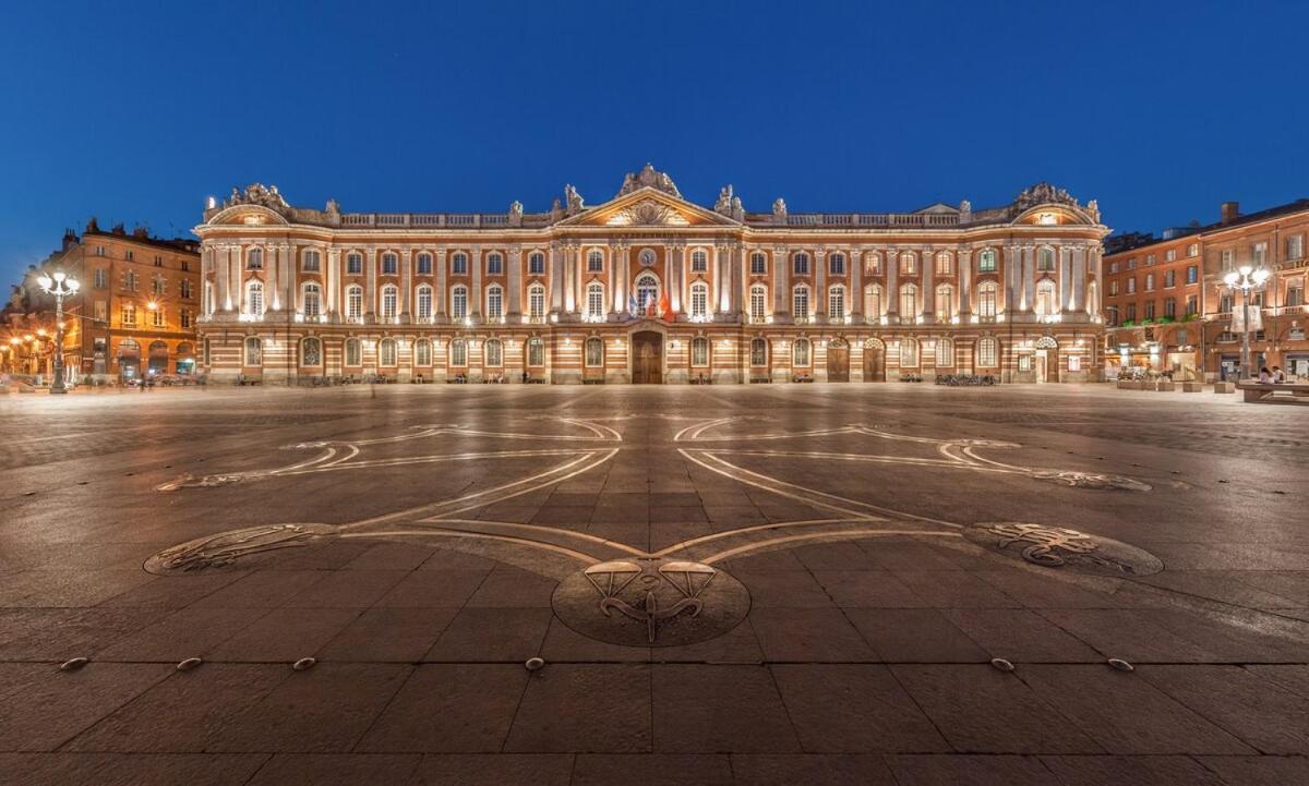 Petit A Deux Pas De La Place Du Capitole